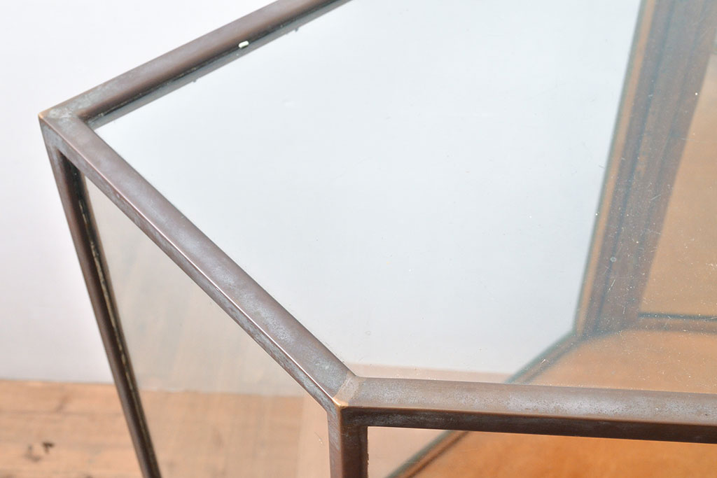 フランスアンティーク　六角形のフォルムが珍しい!フレームに真鍮が使われているガラスケース(ショーケース、店舗什器)(R-053091)