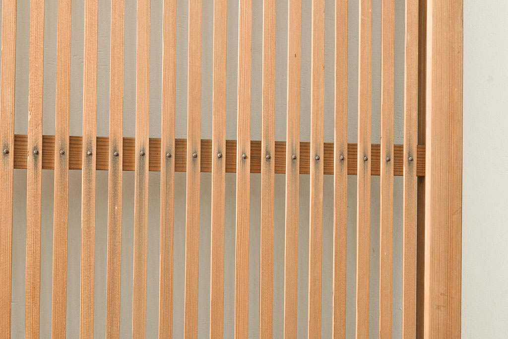 アンティーク建具　整然と並ぶ格子が和の風情を漂わせる格子戸1枚(引き戸、建具)(R-053098)