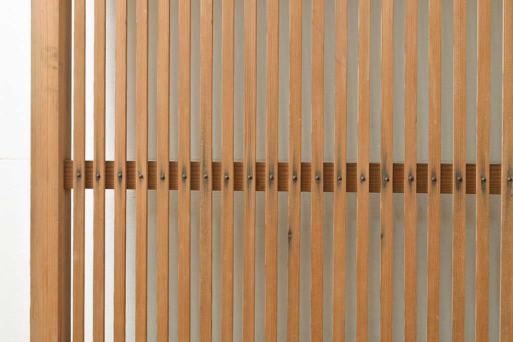 アンティーク建具　整然と並ぶ格子が和の風情を漂わせる格子戸1枚(引き戸、建具)(R-053098)