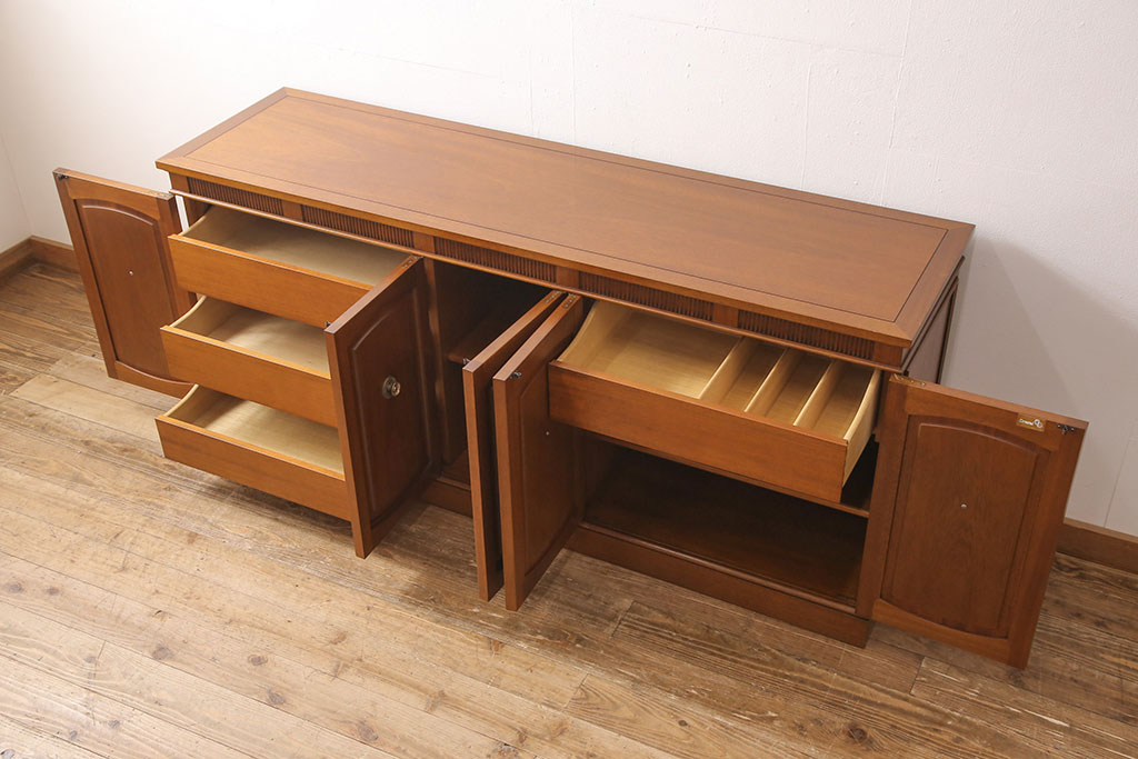 中古　美品　DREXEL HERITAGE(ドレクセルヘリテイジ)　Triune(トライユン)　優雅な佇まいが魅力のクリデンザキャビネット(クレデンザ、サイドボード、リビングボード)(定価約66万円)(R-053139)