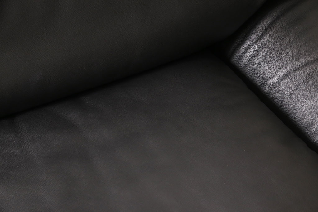 中古　美品　arflex(アルフレックス)　BENGODI(ベンゴディ)　本革　贅沢kなくつろぎの空間を演出する3人掛けレザーソファ(3Pソファ)(定価約230万円)(R-053184)