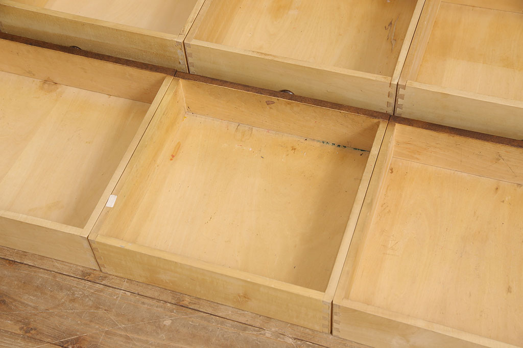 中古　北海道民芸家具　天板付きリメイク　落ち着いた空間づくりにおすすめのサイドボード(収納棚、リビングボード、キャビネット)(R-053243)