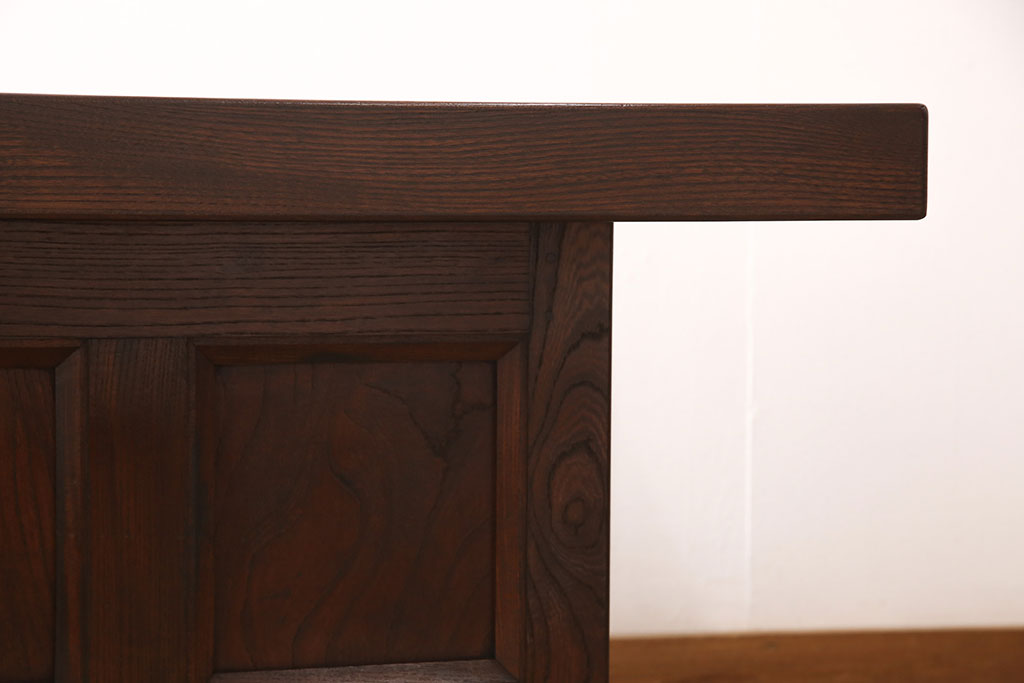 中古　重厚感のある佇まいでお部屋の主役にもなる松本民芸家具のA型洋炉卓(木製火鉢、囲炉裏テーブル、センターテーブル)(定価約91万円)(R-053246)