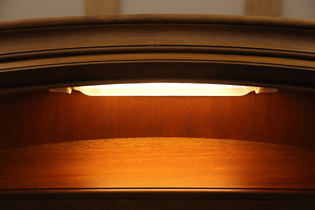 中古　美品　DREXEL HERITAGE(ドレクセルヘリテイジ)　Touraine(ツーレイン)　エレガントな佇まいのチャイナキャビネット(定価約92万円)(食器棚、飾り棚、収納棚)(R-053247)