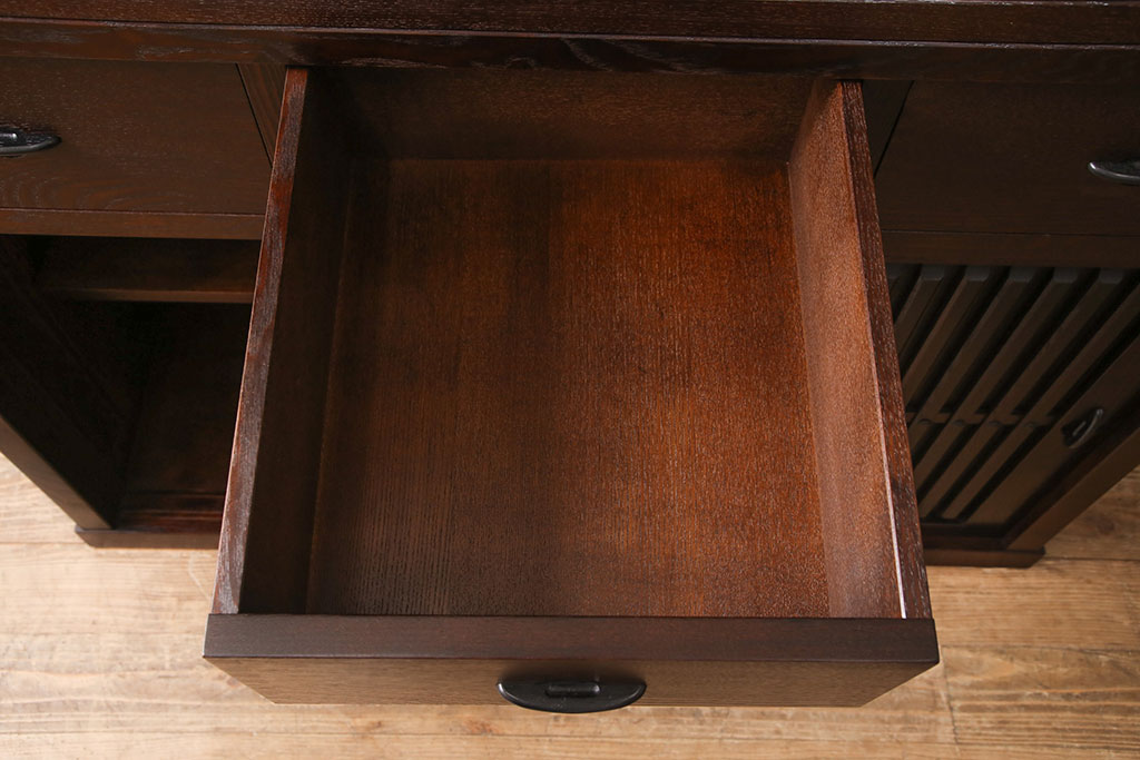 中古　美品　北海道旭川家具　和光　落ち着いた色合いと格子がモダンな雰囲気を醸し出す水屋箪笥(水屋たんす、食器棚、収納棚、キャビネット)(定価約41万円)(R-053283)