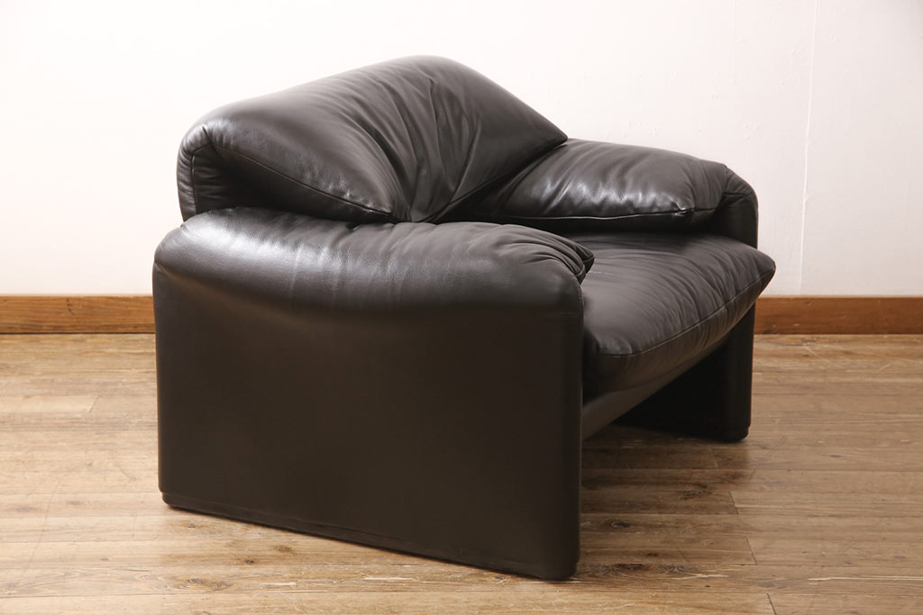 中古　美品　Cassina(カッシーナ)　MARALUNGA(マラルンガ)　F1ランク革　ブラックカラーが高級感を高める1人掛けソファ(定価約103万円)(アームチェア)(R-053370)