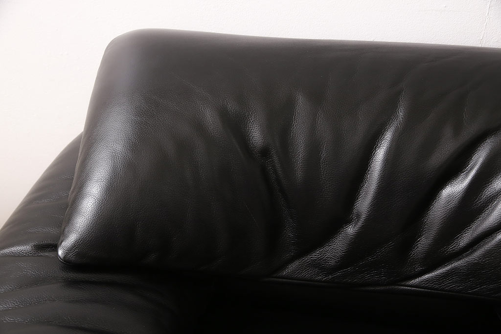 中古　美品　Cassina(カッシーナ)　MARALUNGA(マラルンガ)　F1ランク革　ブラックカラーが高級感を高める1人掛けソファ(定価約103万円)(アームチェア)(R-053370)