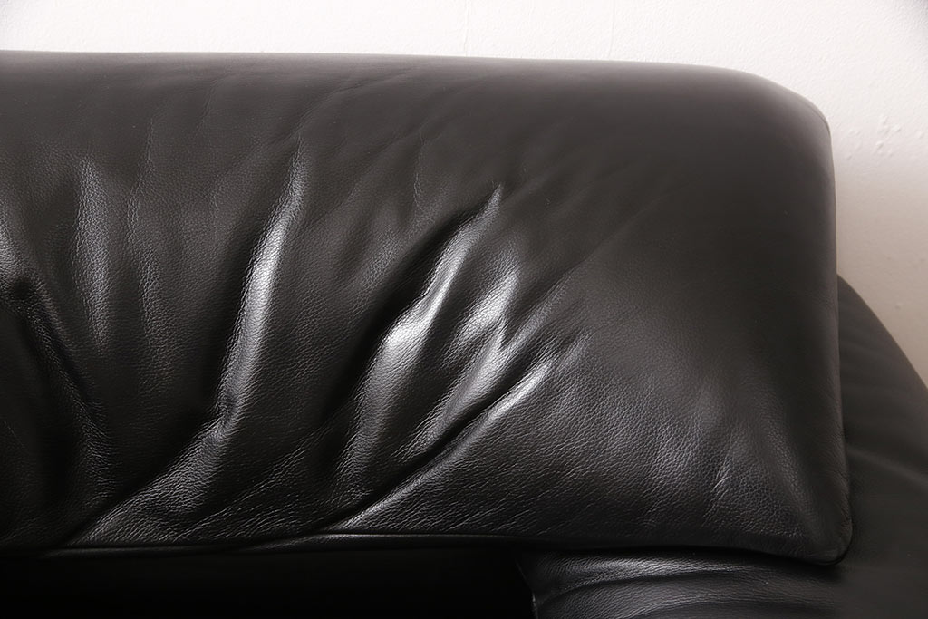 中古　美品　Cassina(カッシーナ)　MARALUNGA(マラルンガ)　F1ランク革　ブラックカラーが高級感を高める1人掛けソファ(定価約103万円)(アームチェア)(R-053370)