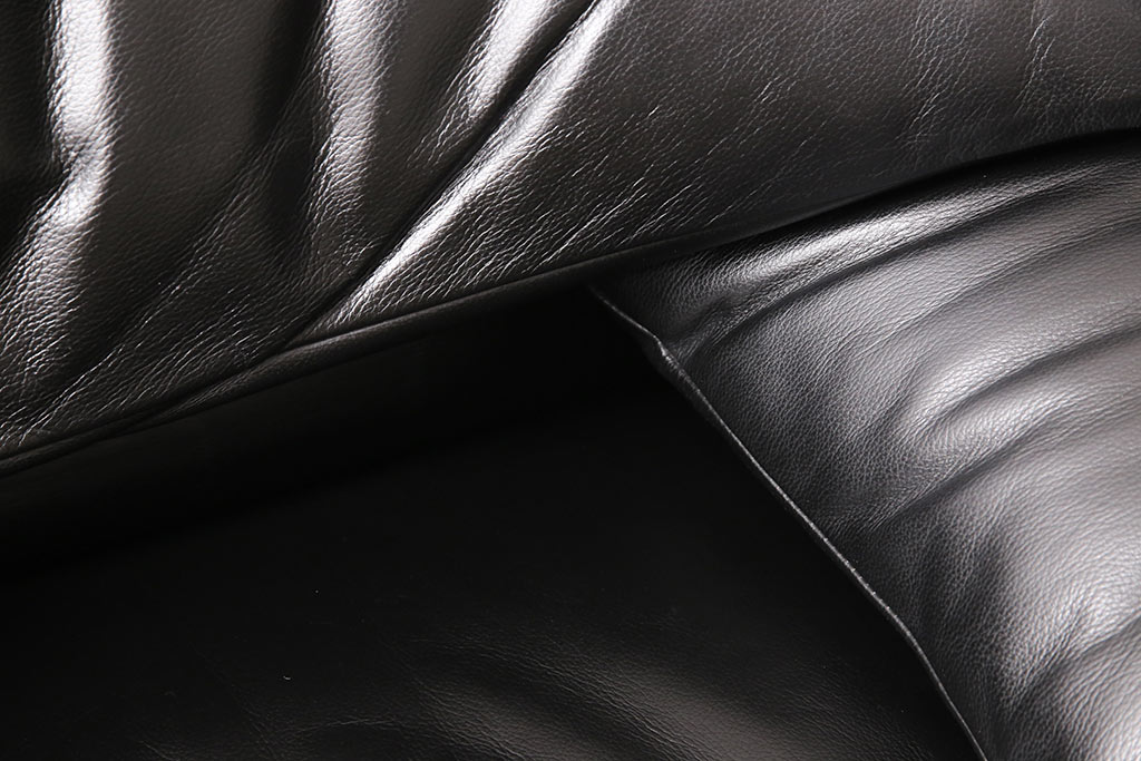 中古　美品　Cassina(カッシーナ)　MARALUNGA(マラルンガ)　F1ランク革　ブラックカラーが高級感を高める1人掛けソファ(定価約103万円)(アームチェア)(R-053370)