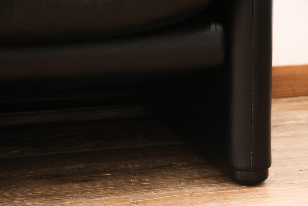 中古　美品　Cassina(カッシーナ)　MARALUNGA(マラルンガ)　F1ランク革　ブラックカラーが高級感を高める1人掛けソファ(定価約103万円)(アームチェア)(R-053370)