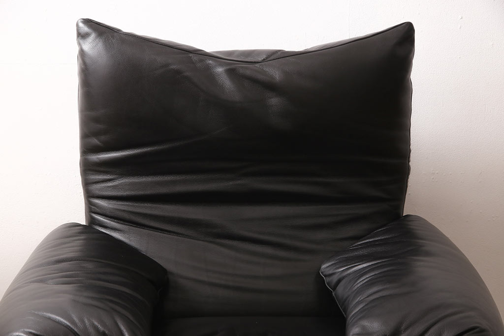中古　美品　Cassina(カッシーナ)　MARALUNGA(マラルンガ)　F1ランク革　ブラックカラーが高級感を高める1人掛けソファ(定価約103万円)(アームチェア)(R-053370)