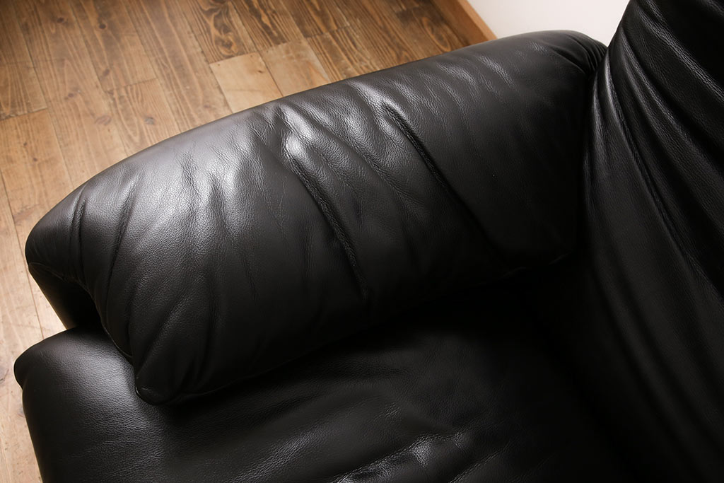 中古　美品　Cassina(カッシーナ)　MARALUNGA(マラルンガ)　F1ランク革　ブラックカラーが高級感を高める1人掛けソファ(定価約103万円)(アームチェア)(R-053370)