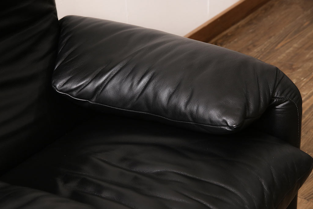 中古　美品　Cassina(カッシーナ)　MARALUNGA(マラルンガ)　F1ランク革　ブラックカラーが高級感を高める1人掛けソファ(定価約103万円)(アームチェア)(R-053370)