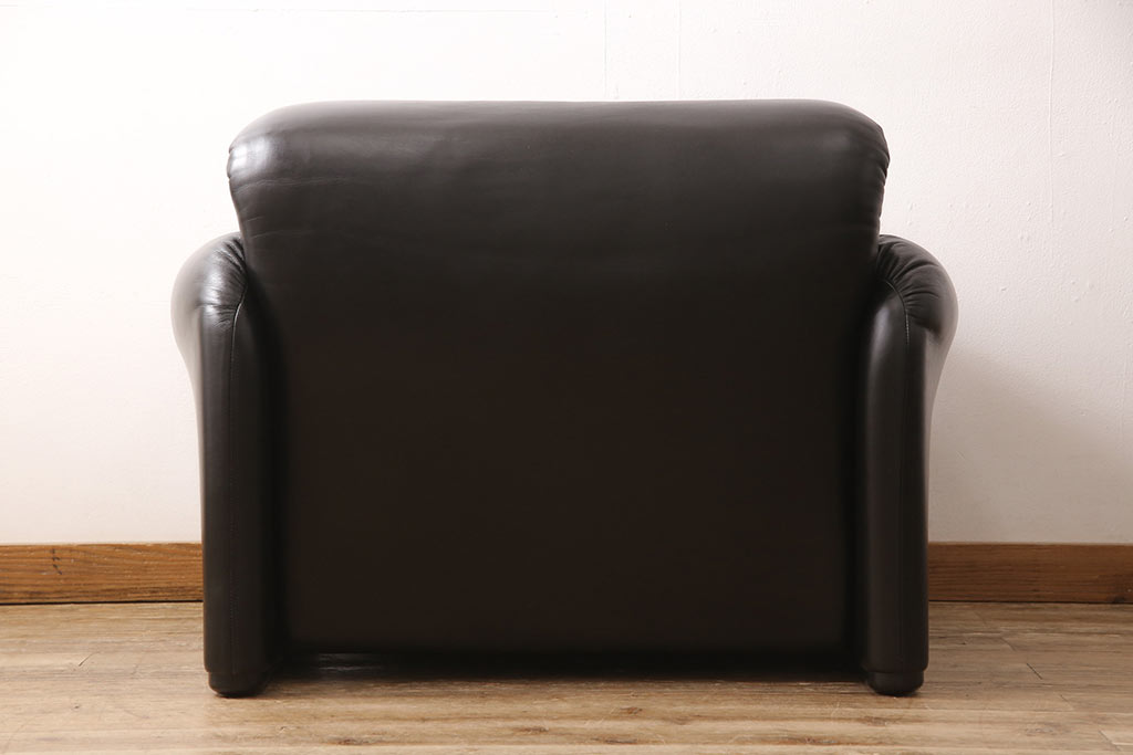 中古　美品　Cassina(カッシーナ)　MARALUNGA(マラルンガ)　F1ランク革　ブラックカラーが高級感を高める1人掛けソファ(定価約103万円)(アームチェア)(R-053370)