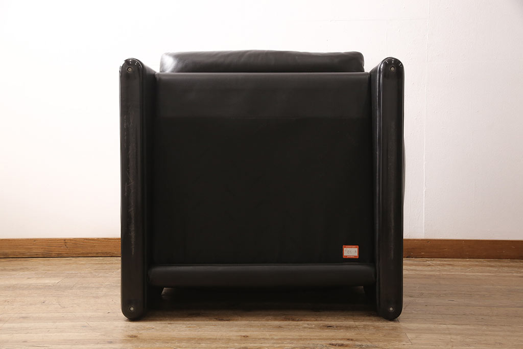 中古　美品　Cassina(カッシーナ)　MARALUNGA(マラルンガ)　F1ランク革　ブラックカラーが高級感を高める1人掛けソファ(定価約103万円)(アームチェア)(R-053370)