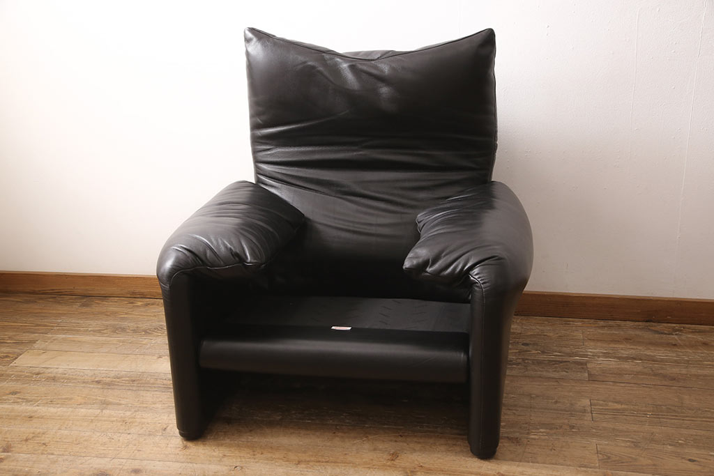 中古　美品　Cassina(カッシーナ)　MARALUNGA(マラルンガ)　F1ランク革　ブラックカラーが高級感を高める1人掛けソファ(定価約103万円)(アームチェア)(R-053370)