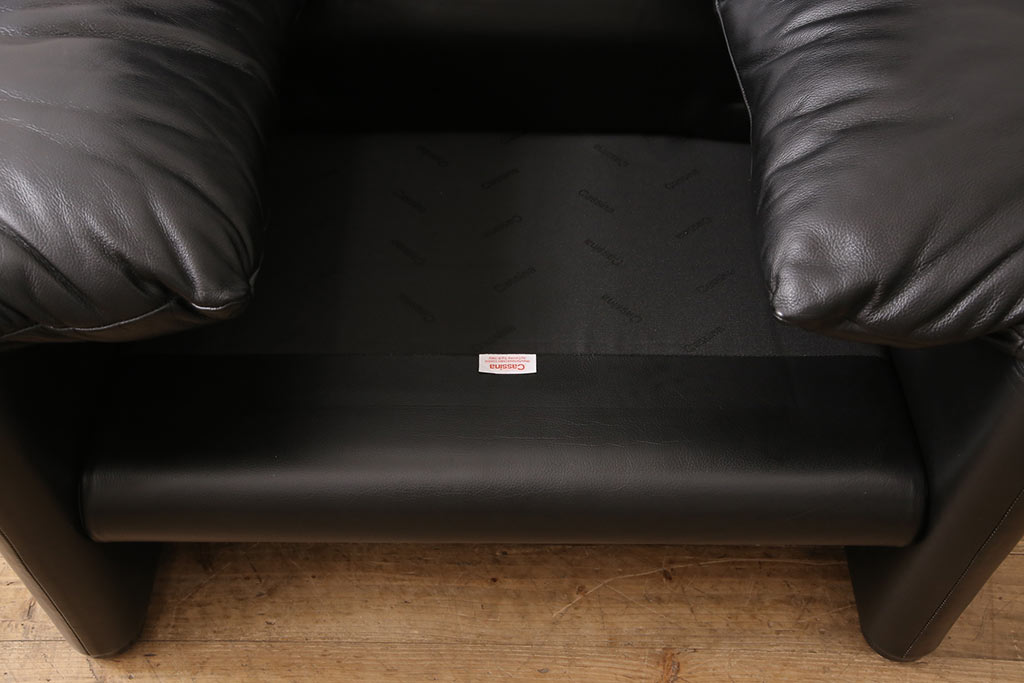 中古　美品　Cassina(カッシーナ)　MARALUNGA(マラルンガ)　F1ランク革　ブラックカラーが高級感を高める1人掛けソファ(定価約103万円)(アームチェア)(R-053370)