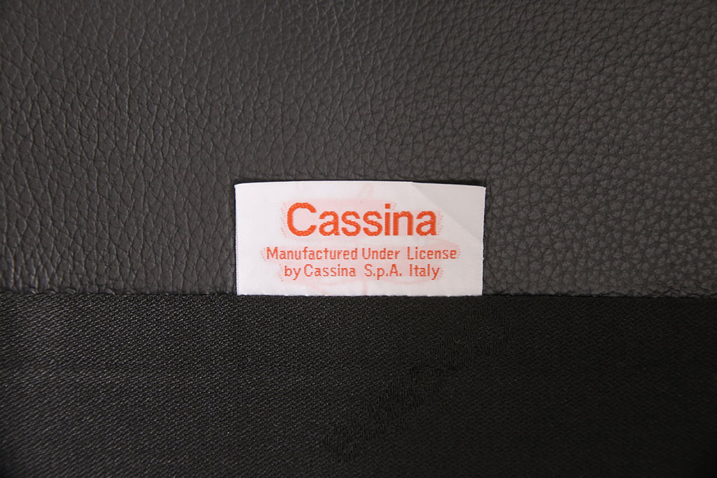 中古　美品　Cassina(カッシーナ)　MARALUNGA(マラルンガ)　F1ランク革　ブラックカラーが高級感を高める1人掛けソファ(定価約103万円)(アームチェア)(R-053370)
