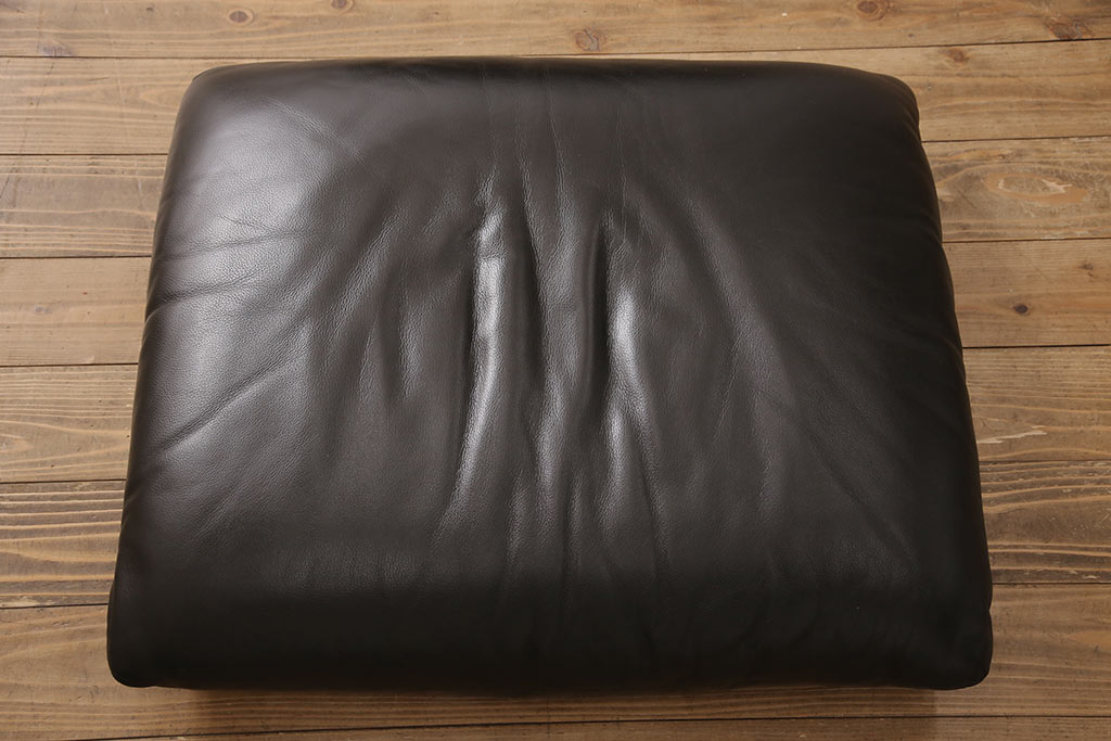 中古　美品　Cassina(カッシーナ)　MARALUNGA(マラルンガ)　F1ランク革　ブラックカラーが高級感を高める1人掛けソファ(定価約103万円)(アームチェア)(R-053370)