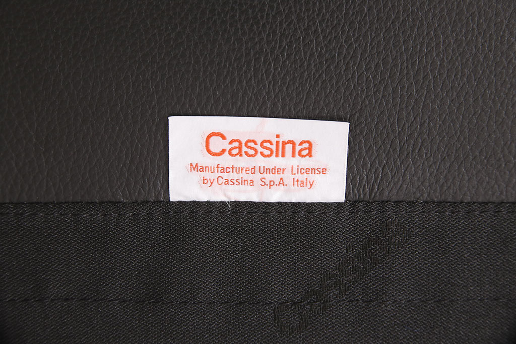 中古　超美品　Cassina(カッシーナ)　MARALUNGA(マラルンガ)　F1ランク革　ブラックカラーが高級感を高めるオットマン(フットスツール、椅子、スツール)(R-053371)