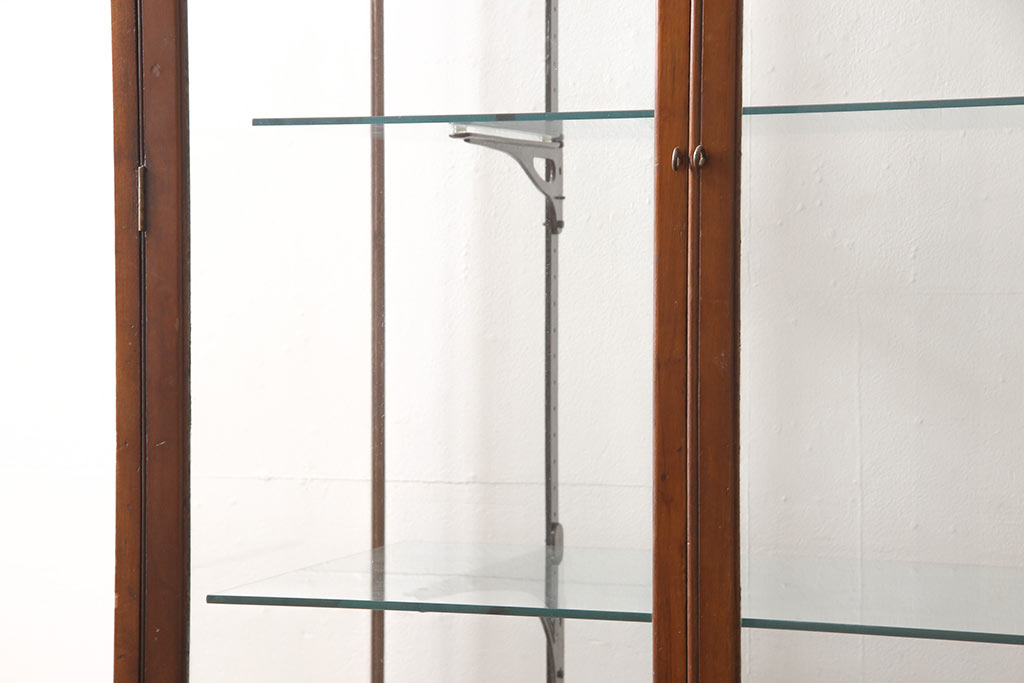 イギリスアンティーク　品のある佇まいが美しい縦型ガラスケース(ショーケース、店舗什器)(R-053388)