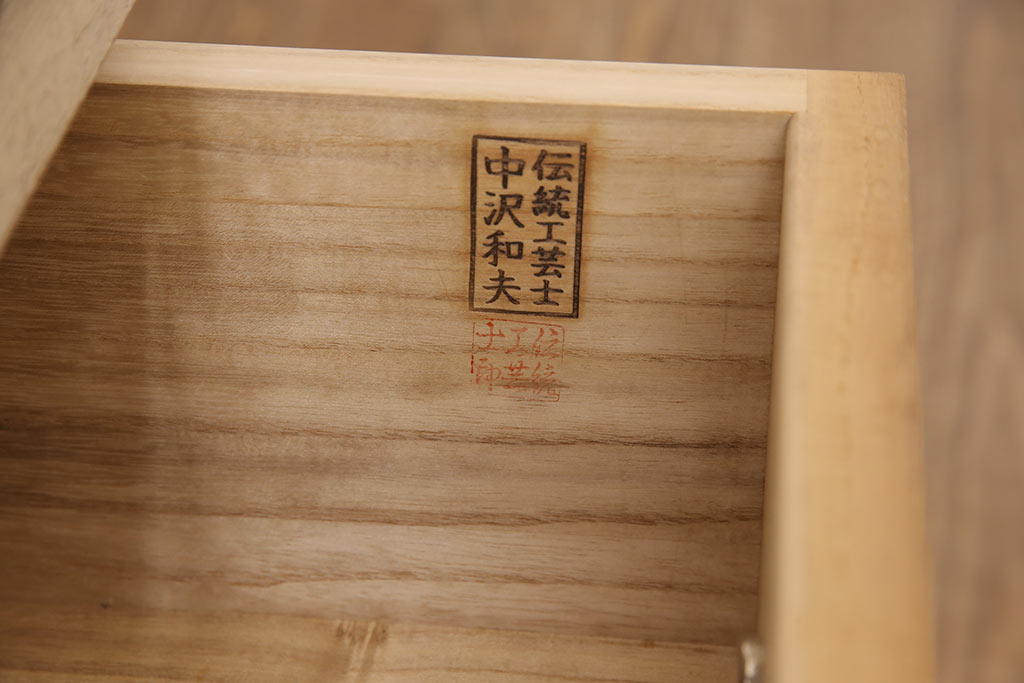 中古　リメイク　伝統工芸士・中沢和夫作　一峰　上品な和を演出する細やかな金具が魅力的な加茂桐箪笥・上段(胴丸、桐たんす、衣装箪笥、和タンス、洋服タンス)(R-053390)