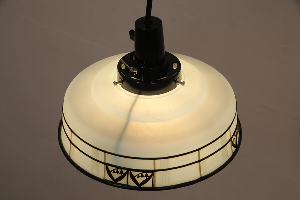 和製アンティーク　ベークライト製　スズランの装飾がアクセントになる天井照明(吊り下げ照明、ペンダントライト)(R-053426)