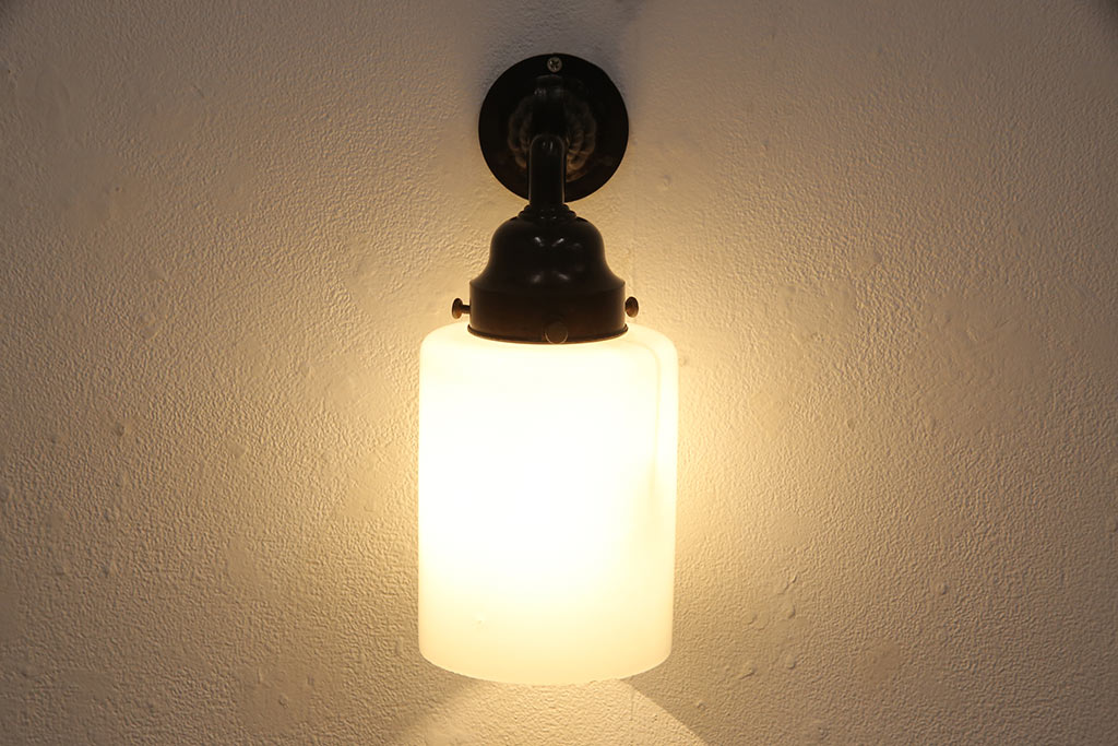 アンティーク照明　和製アンティーク　趣のある空間づくりに活躍するベークライト製ブラケットの壁掛け照明(ウォールライト、壁付け照明)(R-053429)