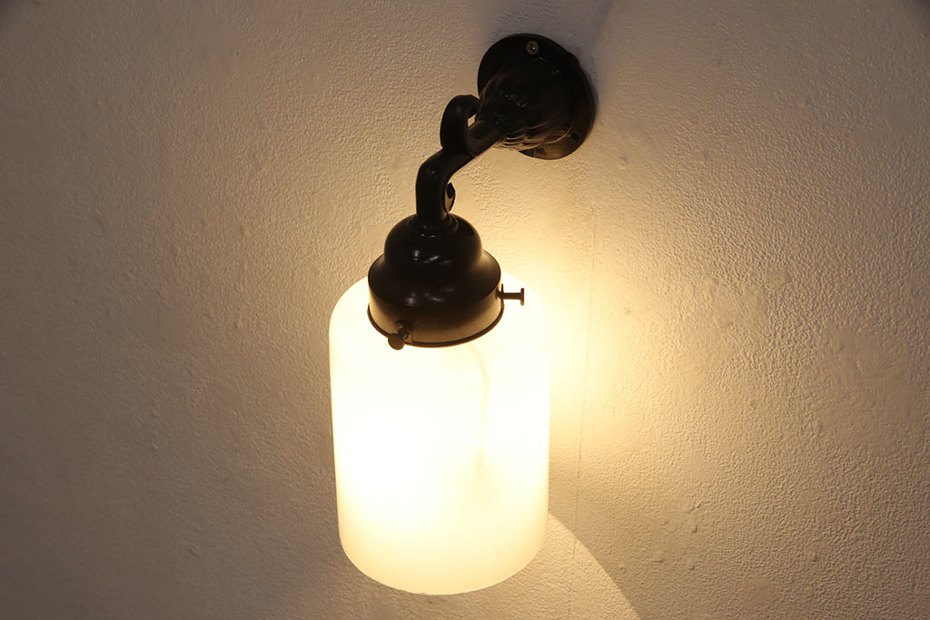 アンティーク照明　和製アンティーク　趣のある空間づくりに活躍するベークライト製ブラケットの壁掛け照明(ウォールライト、壁付け照明)(R-053429)