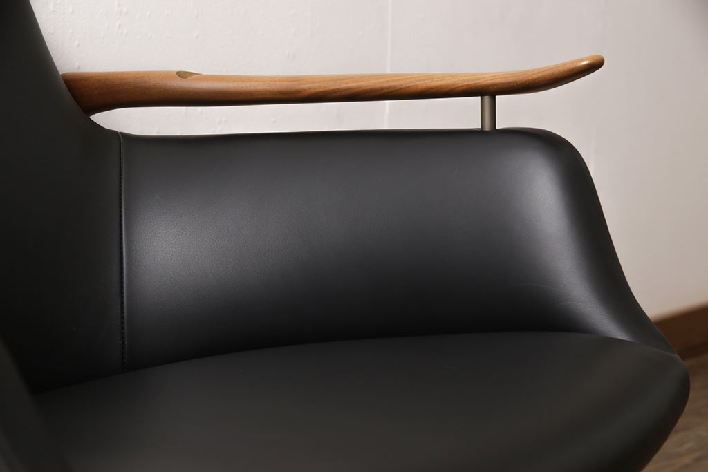 中古　超美品　キタニ(KITANI)　ウォールナット　フィン・ユールデザイン  FJ-01　美しさを感じさせる本革イージーチェア(レザー、アームチェア、椅子)(R-053448)
