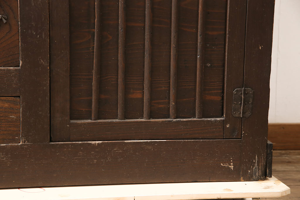 和製アンティーク　ヒノキ材・スギ材・引き出し前板ケヤキ材　趣ある佇まいとサイズ感が魅力的な階段タンス(和たんす、時代箪笥、収納箪笥、引き出し)(R-053453)