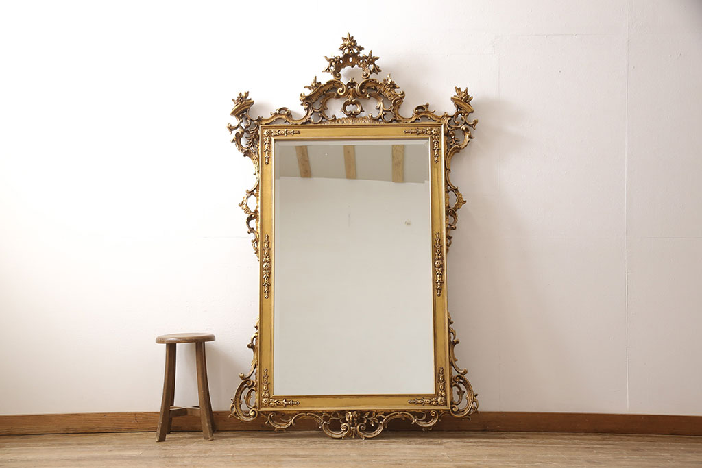 中古 極美品 イタリア超高級輸入家具 ロココ様式 大振りなサイズとゴールドの彫刻(木彫り)が存在感抜群なウォールミラー(定価約100万円)(壁掛け鏡、姿見)(R-053498)  ラフジュ工房