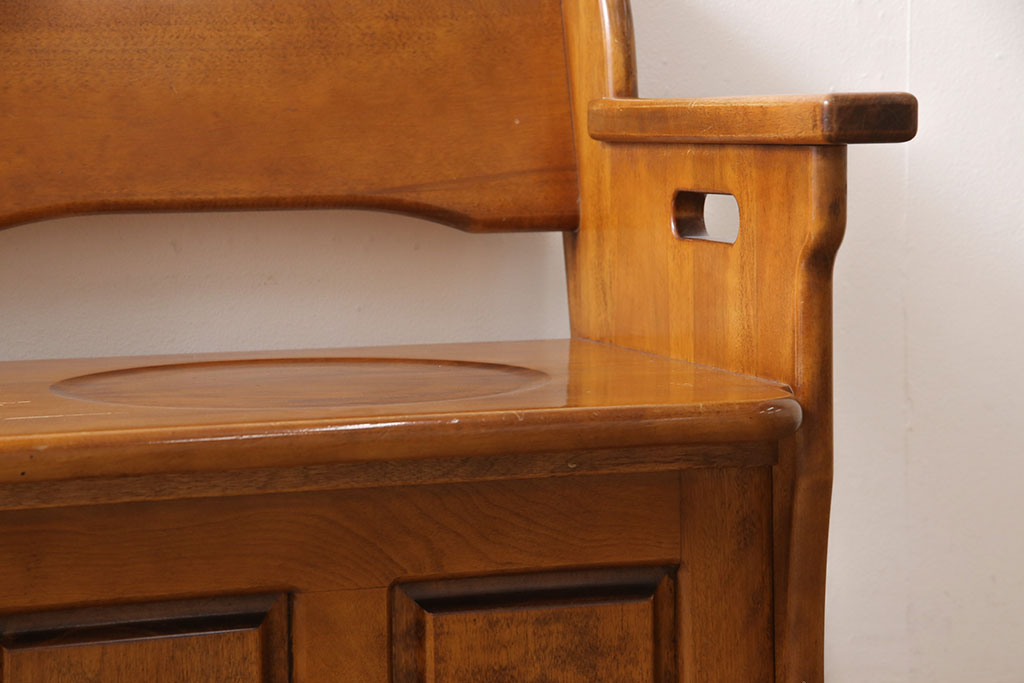 中古　民芸家具　カバ材(樺材)　ほっこりとした温かみのある空間づくりにおすすめなベンチ(アーム付きベンチ、2人掛け、二人掛け、長椅子、板座)(R-053533)