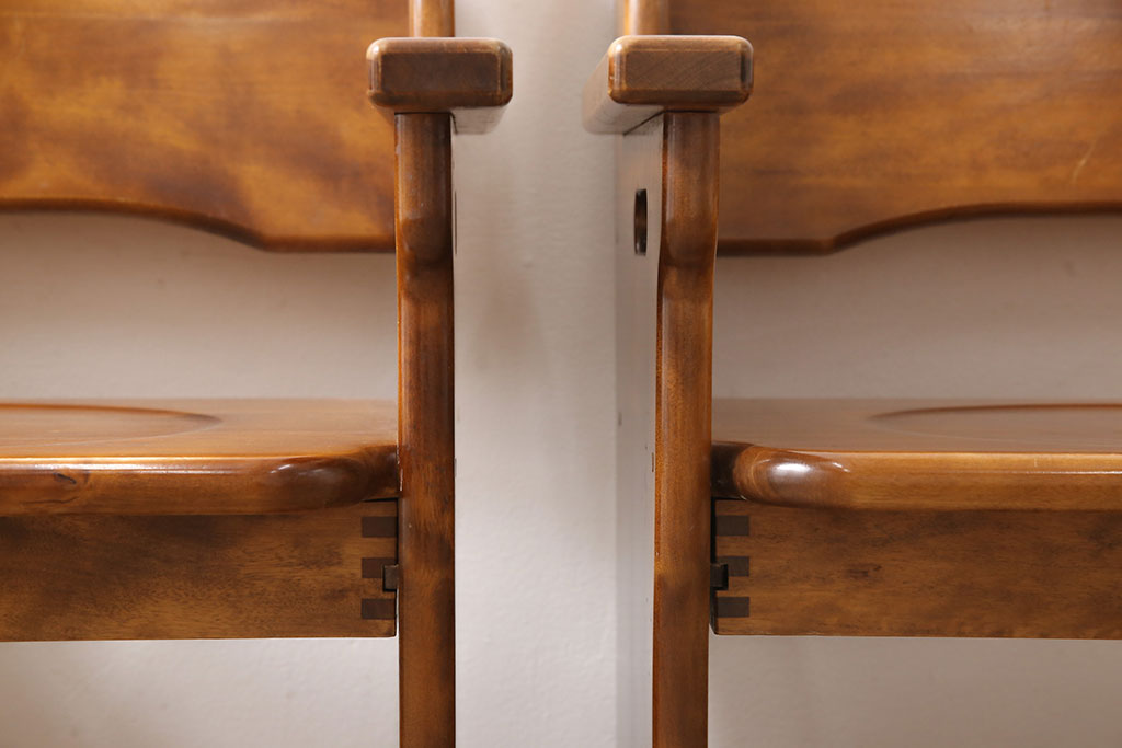 中古　民芸家具　カバ材(樺材)　木の優しいぬくもりを感じる引き出し付きチェア2脚セット(アームチェア、板座チェア、椅子、イス)(R-053534)